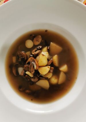 Una foto de Sopa de hongos y papa