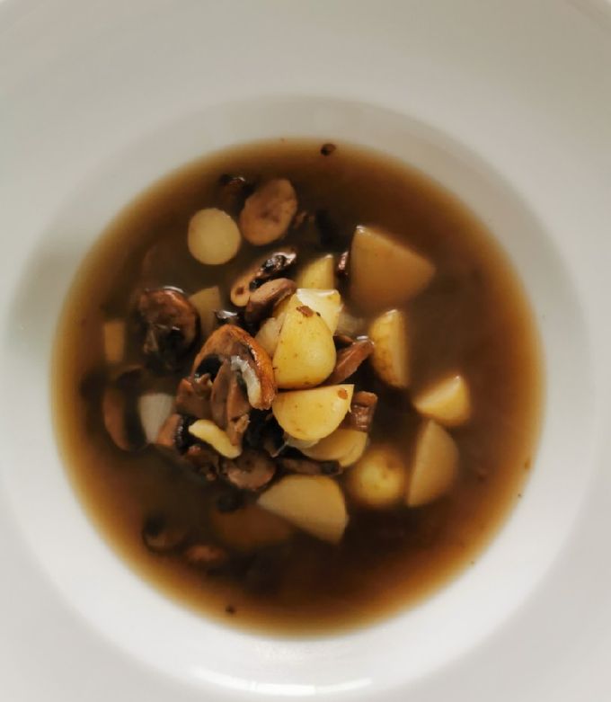 Una foto de Sopa de hongos y papa