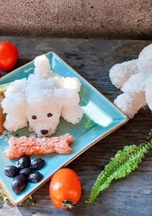 Hình của món Cơm bento: Cún con gặm xương (Cơm cà chua, gà kho và mướp xào).
