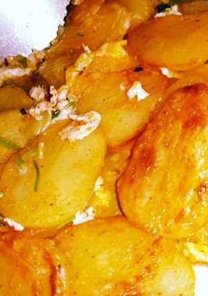A picture of Eggs in Potato.