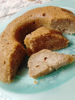 Una foto de Budín de manzana, té y yogur