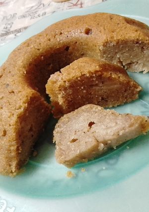 Una foto de Budín de manzana, té y yogur