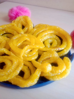 જલેબી (Jalebi recipe in gujarati) રેસીપી મુખ્ય ફોટો