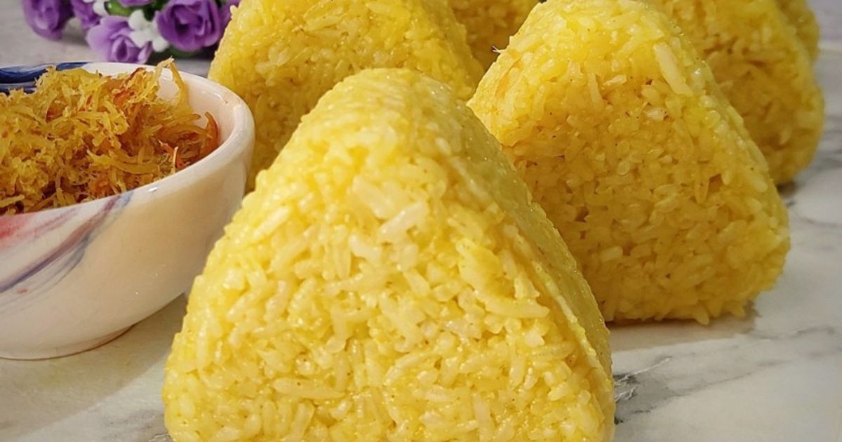 Onigiri Nasi Kuning (Bumbu Instan) dan Isi Abon