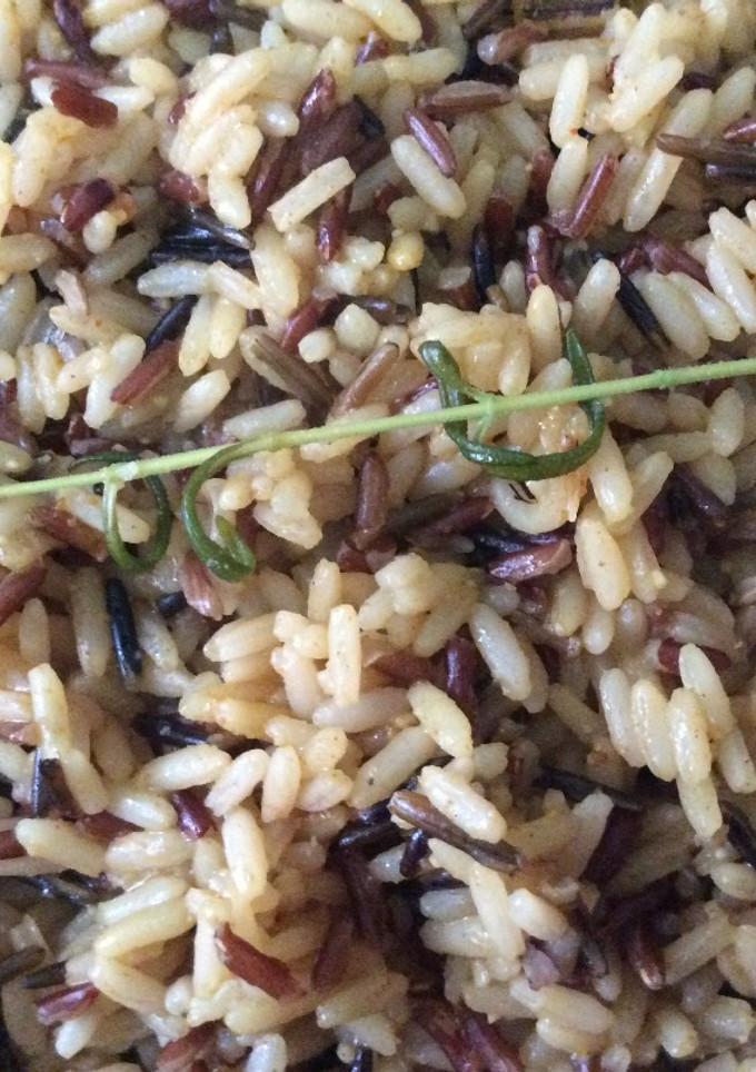 Una foto de Arroz salvaje crujiente con jengibre y pimentón🍚