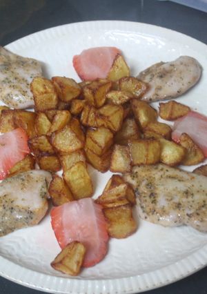 Una foto de Pechugas de codorniz con fresas