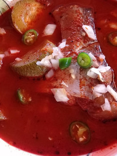 Una foto de Caldo de pescado 🐟