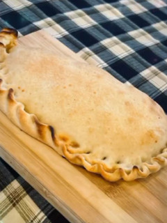 Una foto de Calzone con Pepperoni