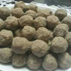 A picture of Alsi ke ladoo.