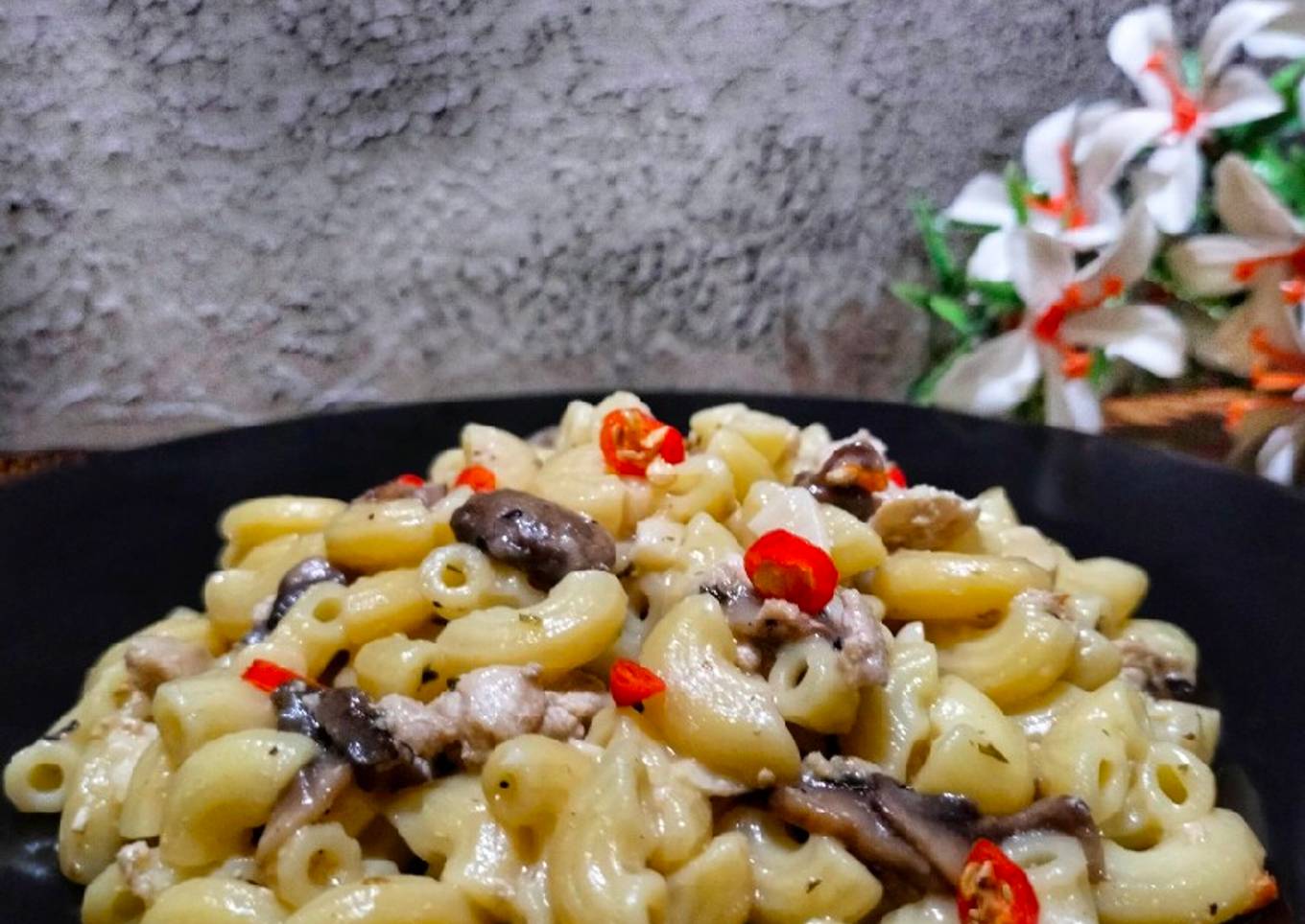 Macaroni with Chicken, Champignon Mushroom and Black Pepper