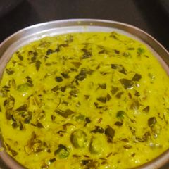 A picture of Methi matar malai.