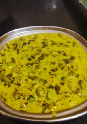 A picture of Methi matar malai.