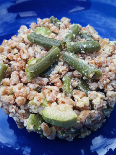 Foto di Insalata di farro con pesto di noci e verdure
