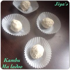 A picture of Kambu ladoo/ Bajra ladoo.