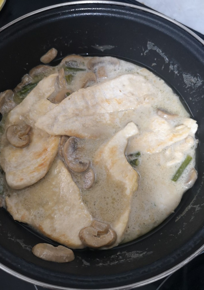 Una foto de Pollo con leche de coco