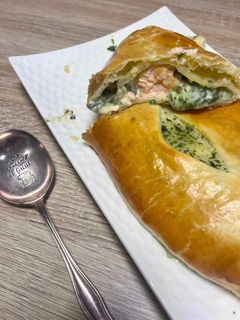 Une photo de Feuilleté saumon béchamel aux épinards