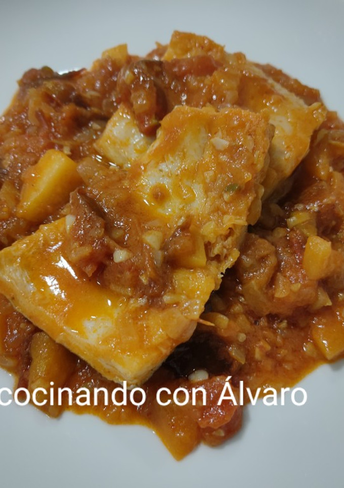 Una foto de Bacalao con chutney de tomate y manzana