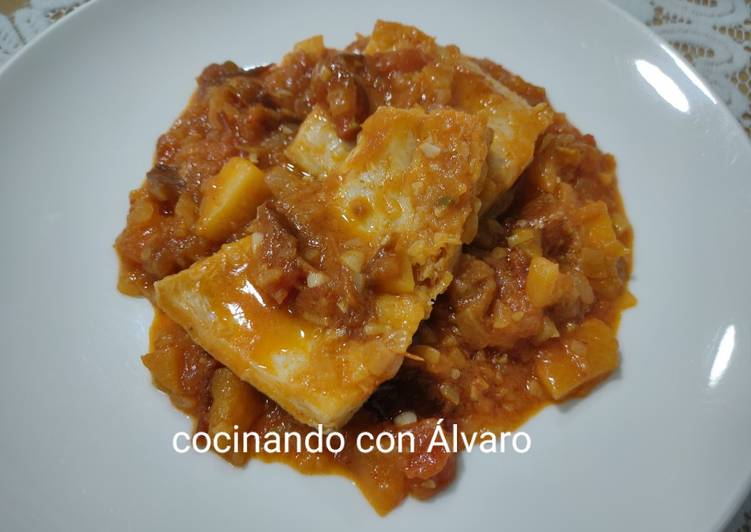 Bacalao con chutney de tomate y manzana