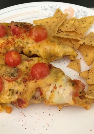 A picture of French bread Pizza.
