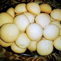 A picture of Turkish butter starch cookies.