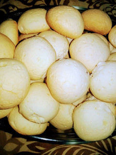 A picture of Turkish butter starch cookies.