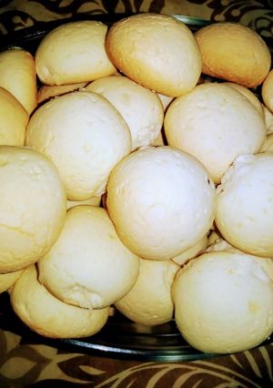 A picture of Turkish butter starch cookies.
