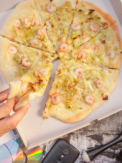 Una foto de Pizza de puerro y gambas