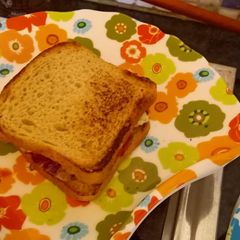 A picture of Bread sandwich.