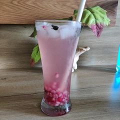 A picture of Pomegranate mojito.