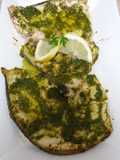 Filete de pez espada con salsa verde