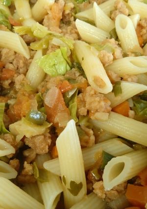 Una foto de Macarrones con soja texturizada y verduras