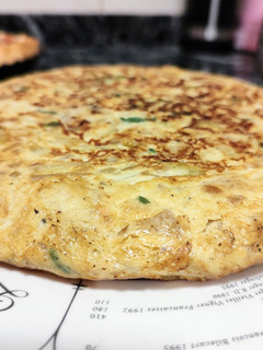 Una foto de Tortilla de papas 🥔 y un touch de batata