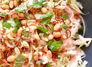 Hình của món Gỏi Gà Bắp Cải & Cháo Gà Nấm Bào Ngư.