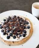 Mega tortita de trigo sarraceno con yogur y uvas