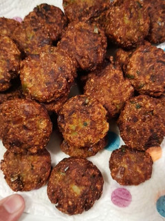 બ્રોકોલી કટલેટ (Broccoli Cutlet Recipe In Gujarati) રેસીપી મુખ્ય ફોટો