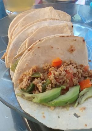 Una foto de Tacos de Soya Texturizada (Veganos)