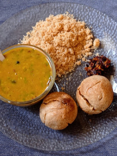 दाल बाटी चूरमा(dal bati churma recipe in hindi) रेसिपी मुख्य फोटो