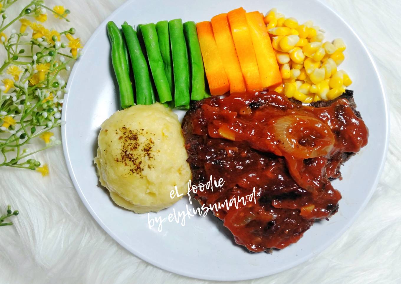 Beef Steak with Mashed Potatoes