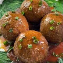 A picture of Lion Head Meatballs (四喜丸子).