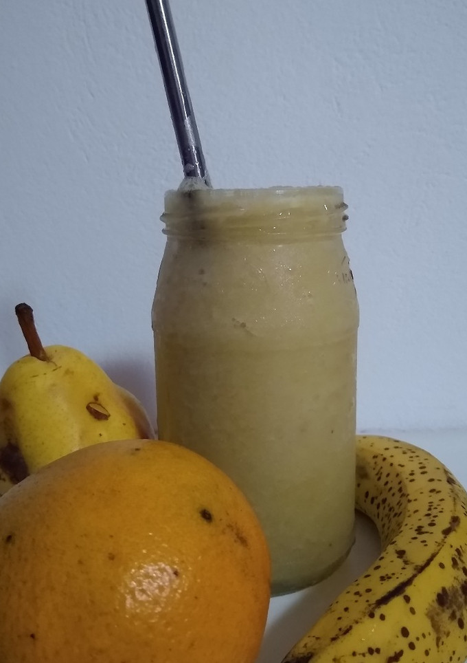 Una foto de Licuado 🍊🍐🍌