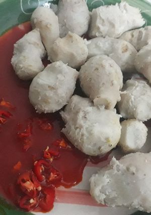 A picture of Boiled cocoyam and palmoil.