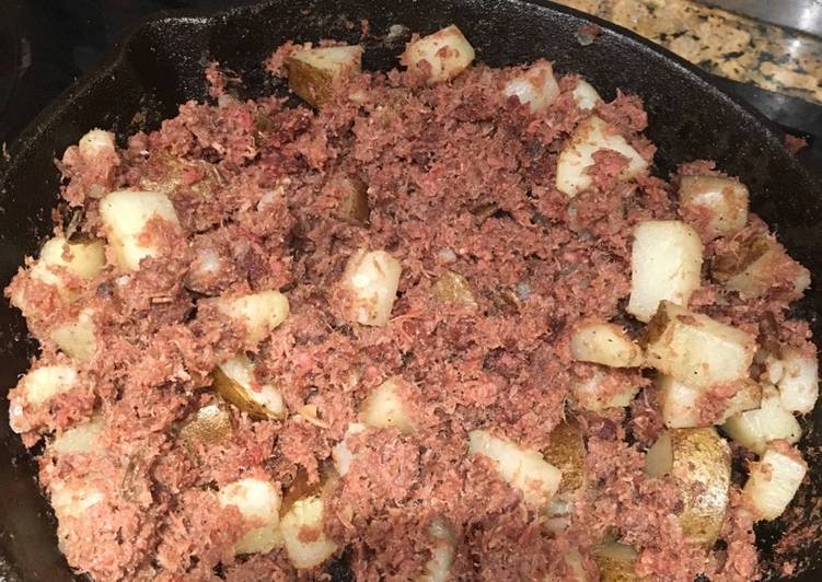 fried corn beef and potatoes recipe main photo
