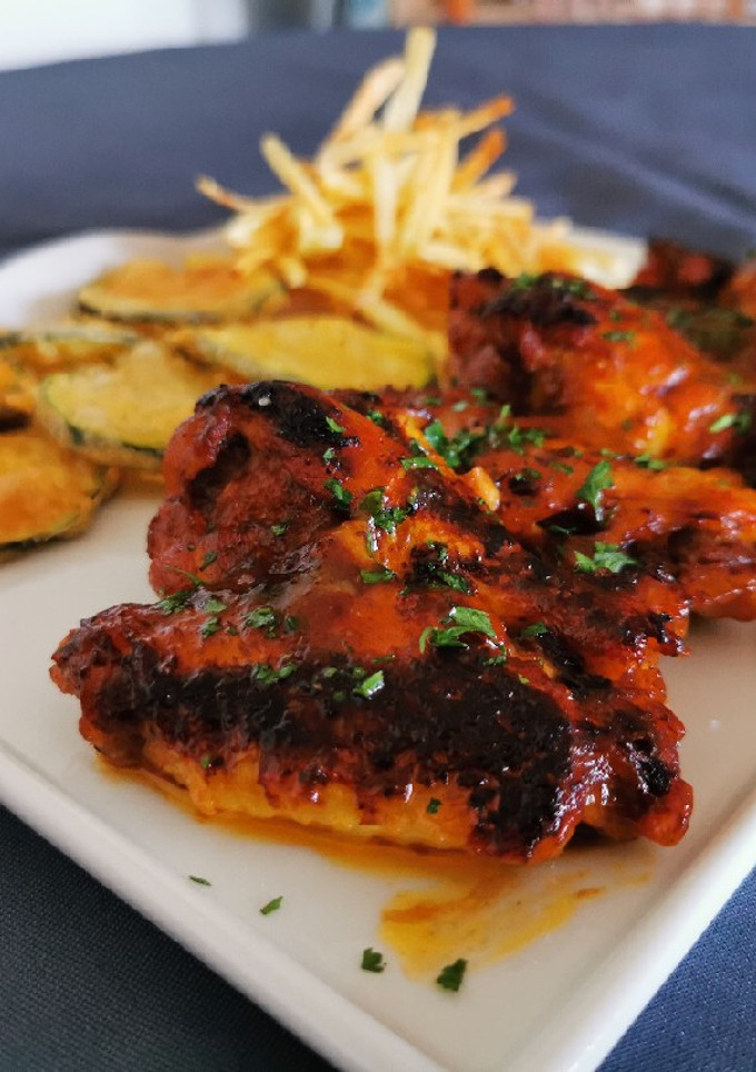 Una foto de Alitas de pollo a la barbacoa