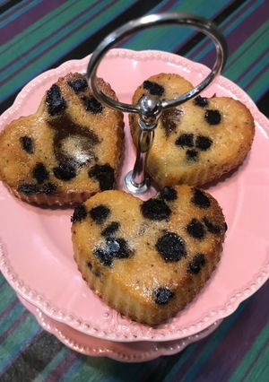 Una foto de Muffins con Chip de Chocolates Rellenos🧁🍫