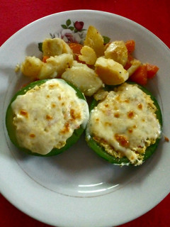 Una foto de Zapallitos rellenos con ricotta en el microgrill