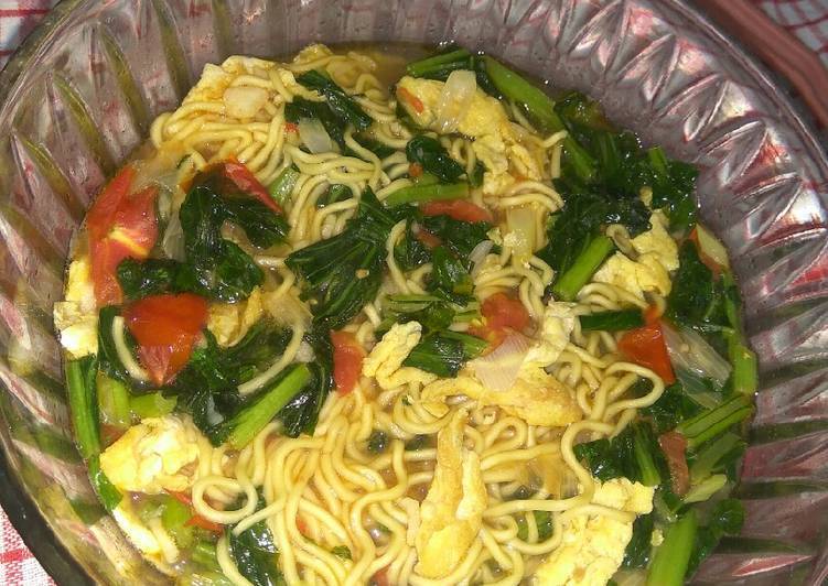 Mie sehat (Brokoli,sawi,sosis,bakso,wortel)