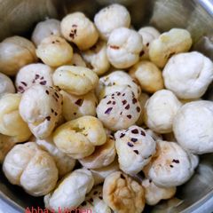 A picture of Roasted lotus seeds.