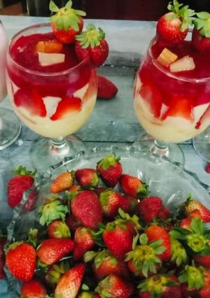 A picture of 🍓 Strawberry Desert.