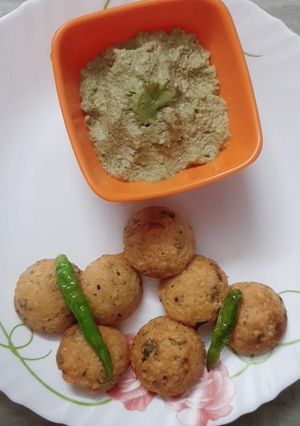 मूंग दाल वडा (moong dal vada recipe in Hindi) रेसिपी मुख्य फोटो