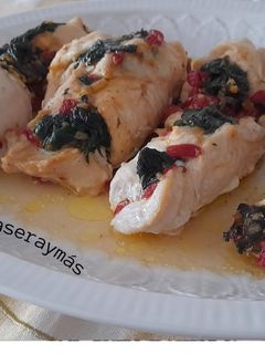Una foto de Pechugas de pollo rellenas con espinacas